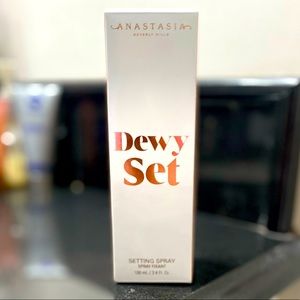 BNWB*ANASTASIA BH DEWY SETTING SPRAY ⭐️